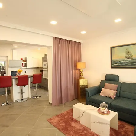 Luxurious Seaview Apartment Sibenik